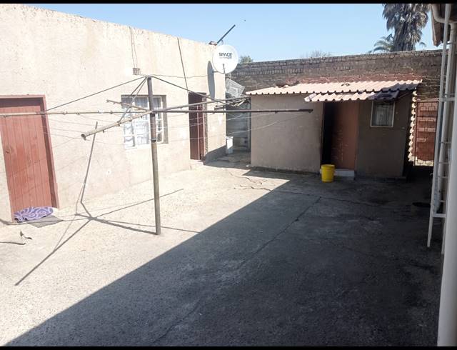 9 BEDROOM HOUSE FOR SALE IN BOKSBURG NORTH